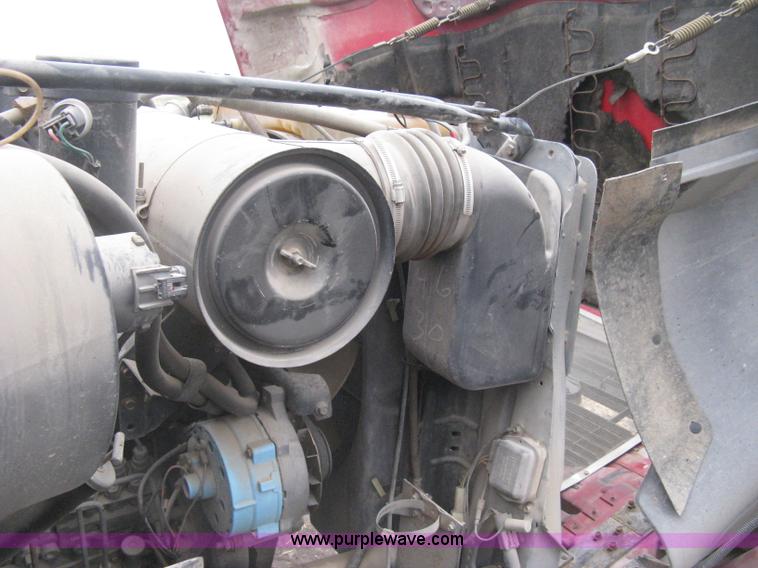 image for item G8466 1990 Ford F700 service truck