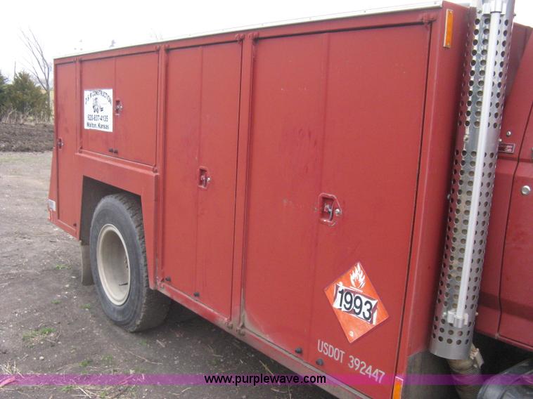 image for item G8466 1990 Ford F700 service truck