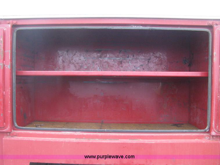 image for item G8466 1990 Ford F700 service truck