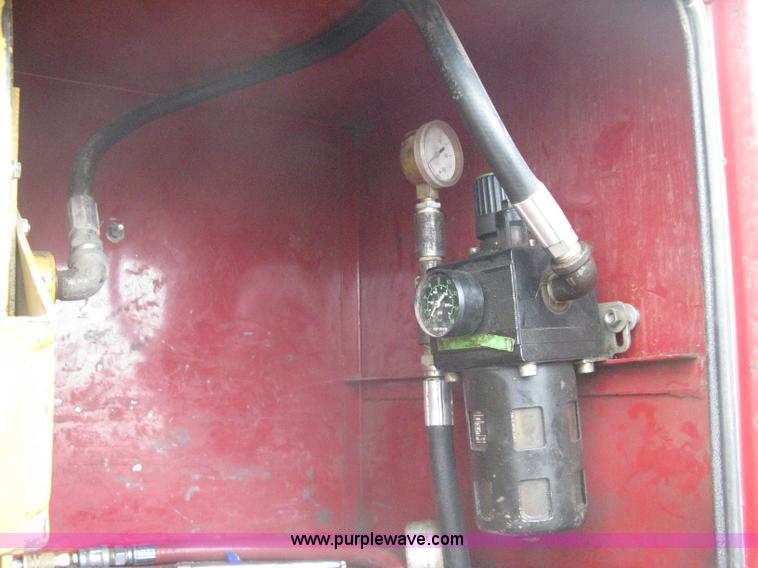 image for item G8466 1990 Ford F700 service truck