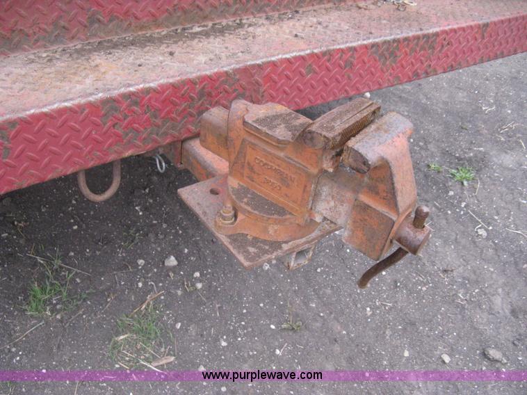 image for item G8466 1990 Ford F700 service truck
