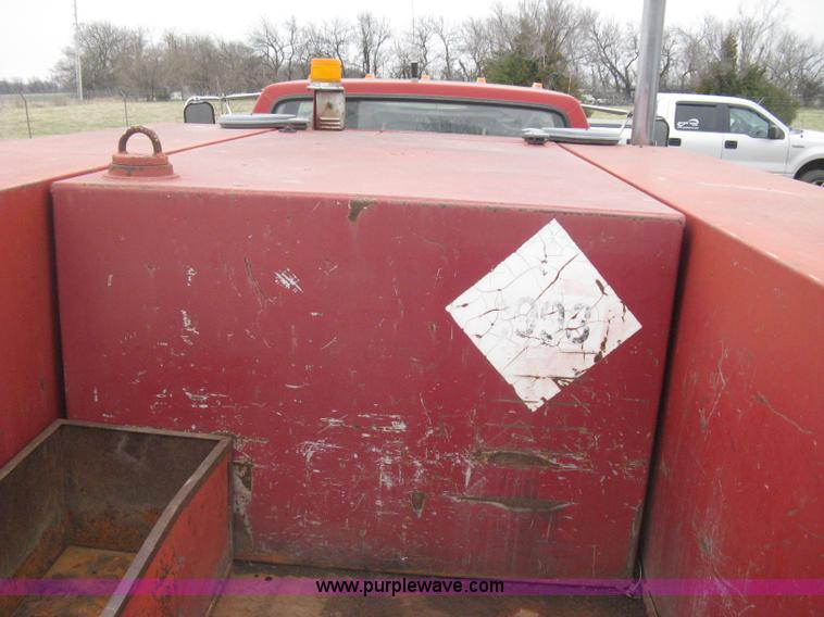 image for item G8466 1990 Ford F700 service truck