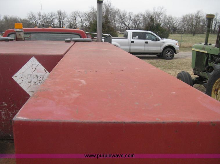 image for item G8466 1990 Ford F700 service truck