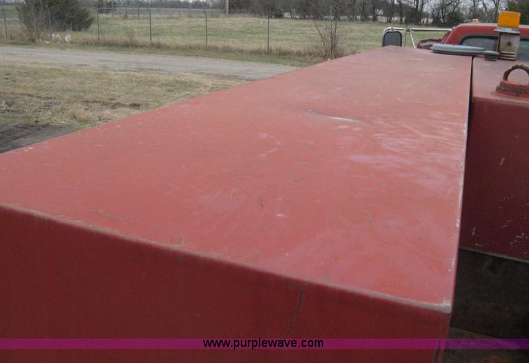 image for item G8466 1990 Ford F700 service truck