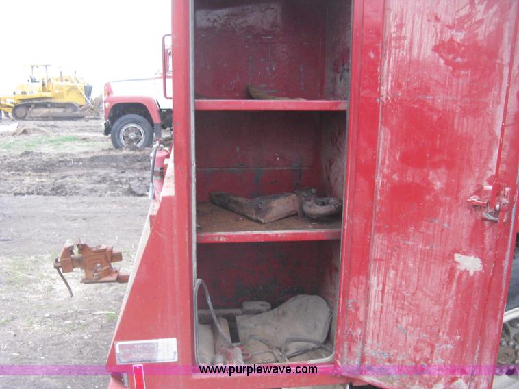 image for item G8466 1990 Ford F700 service truck