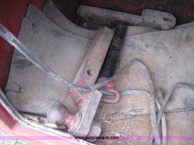 image for item G8466 1990 Ford F700 service truck