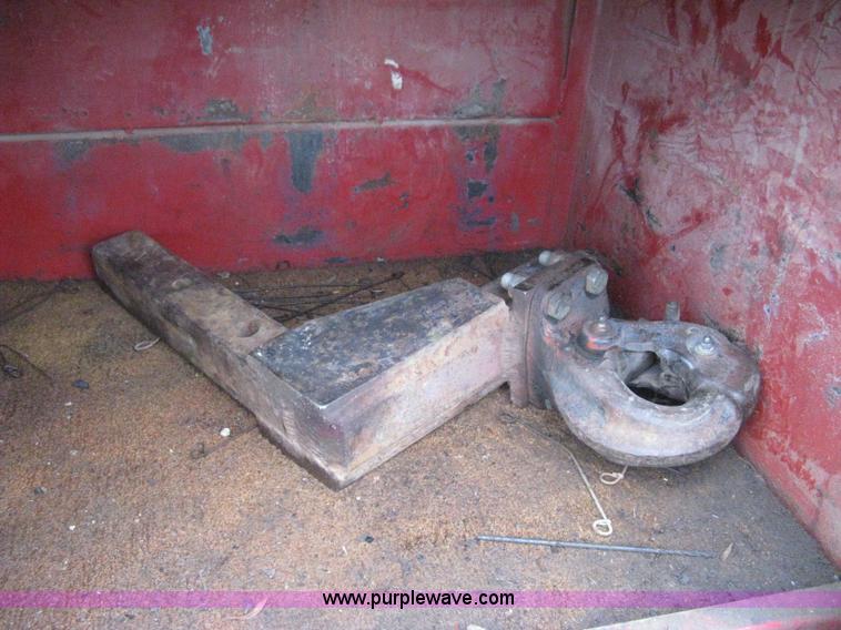 image for item G8466 1990 Ford F700 service truck