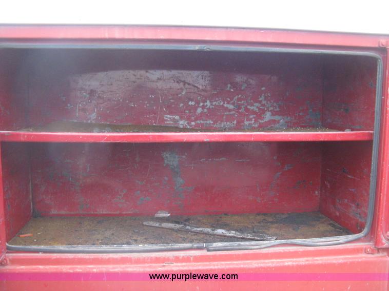 image for item G8466 1990 Ford F700 service truck