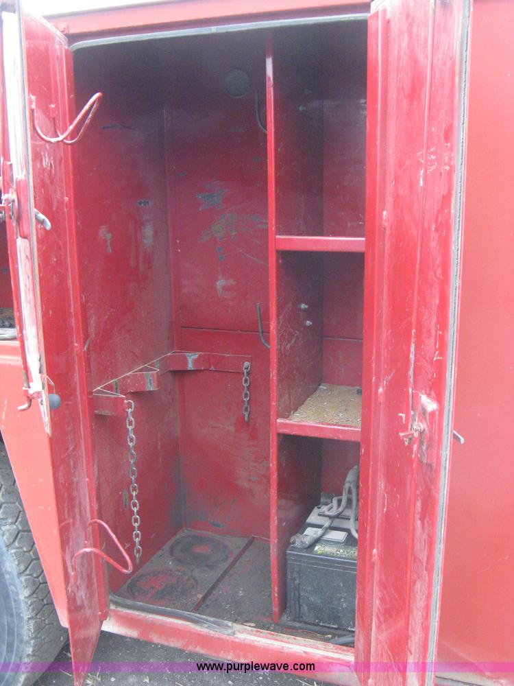 image for item G8466 1990 Ford F700 service truck