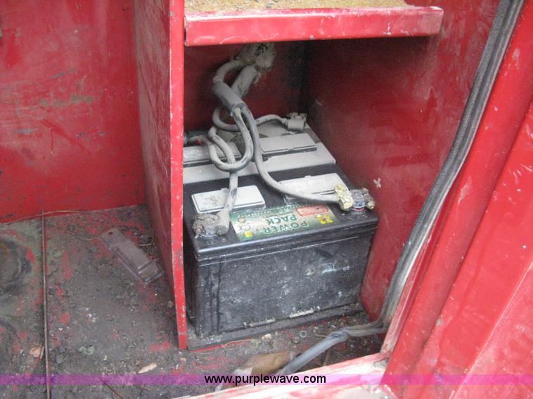 image for item G8466 1990 Ford F700 service truck