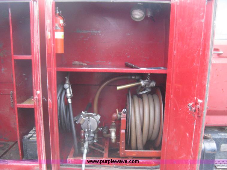 image for item G8466 1990 Ford F700 service truck