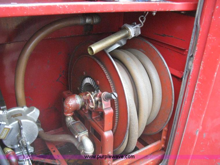 image for item G8466 1990 Ford F700 service truck