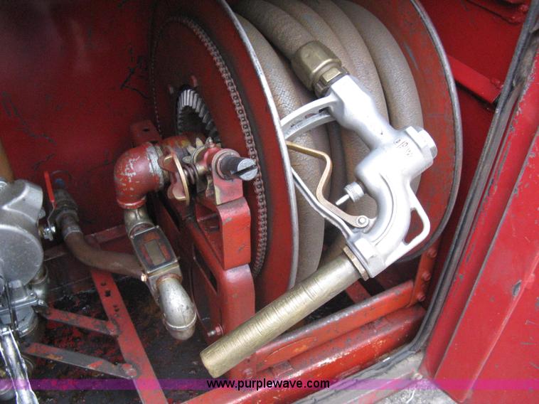 image for item G8466 1990 Ford F700 service truck