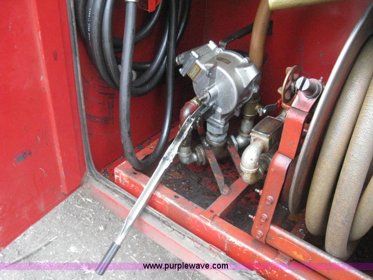 image for item G8466 1990 Ford F700 service truck