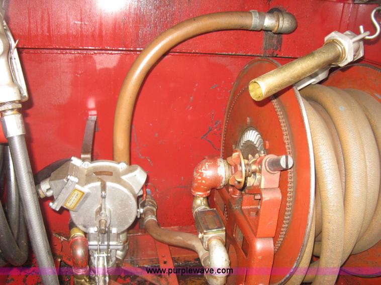 image for item G8466 1990 Ford F700 service truck