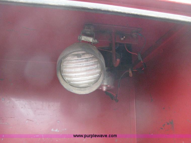 image for item G8466 1990 Ford F700 service truck