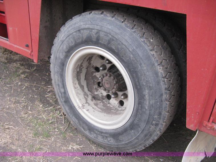 image for item G8466 1990 Ford F700 service truck