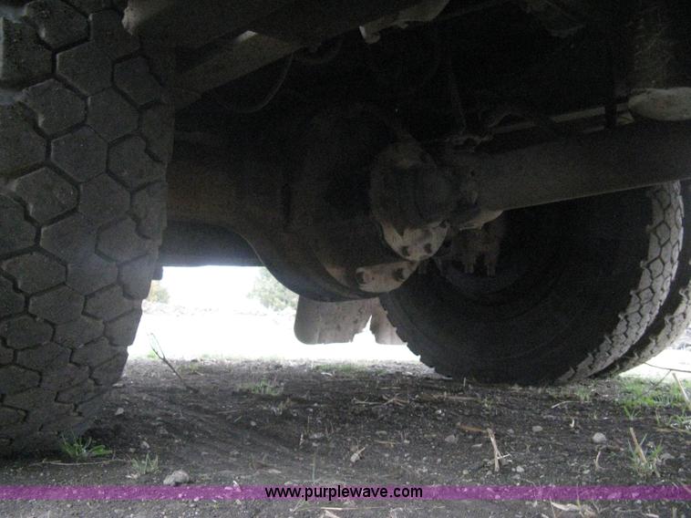 image for item G8466 1990 Ford F700 service truck