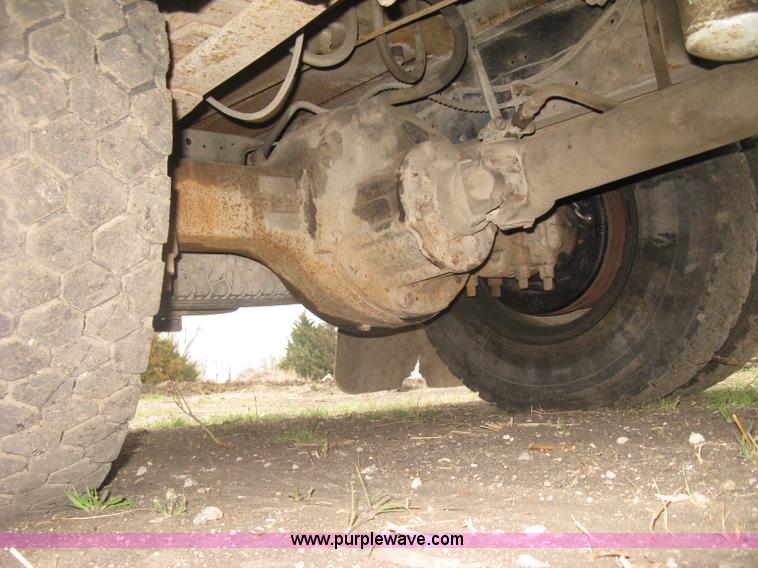 image for item G8466 1990 Ford F700 service truck