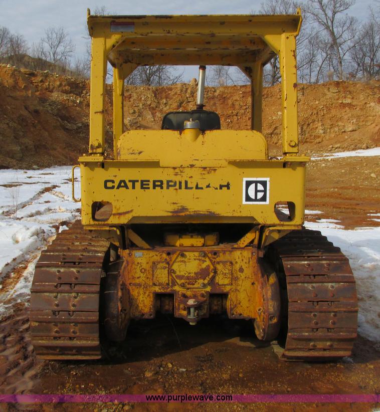 image for item G8792 1974 Caterpillar D5 dozer