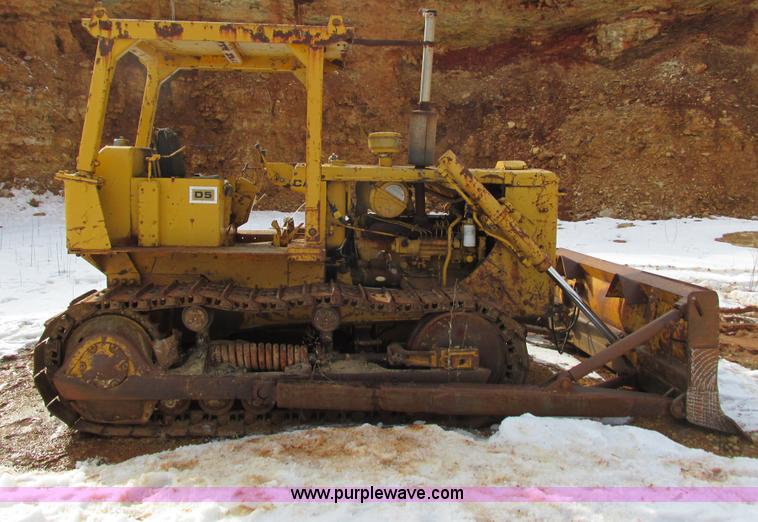 image for item G8792 1974 Caterpillar D5 dozer