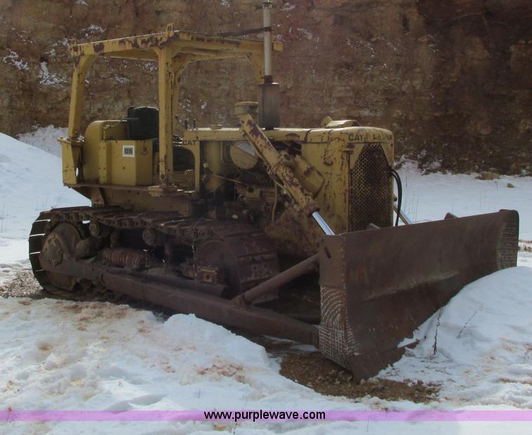 image for item G8792 1974 Caterpillar D5 dozer