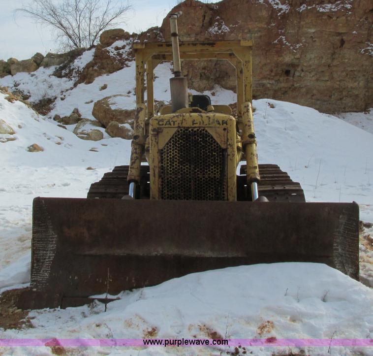 image for item G8792 1974 Caterpillar D5 dozer