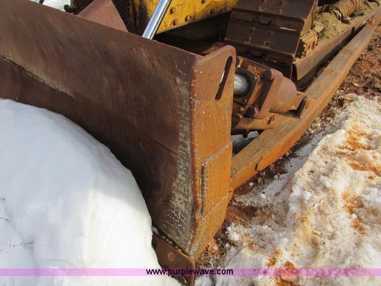 image for item G8792 1974 Caterpillar D5 dozer
