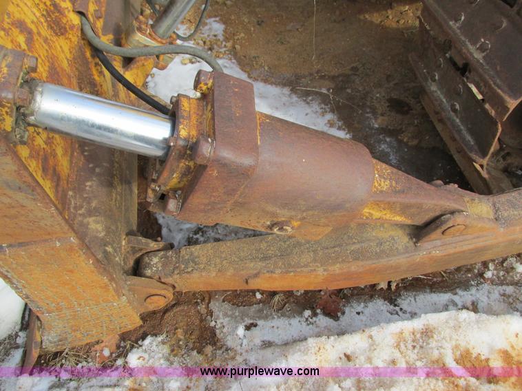 image for item G8792 1974 Caterpillar D5 dozer