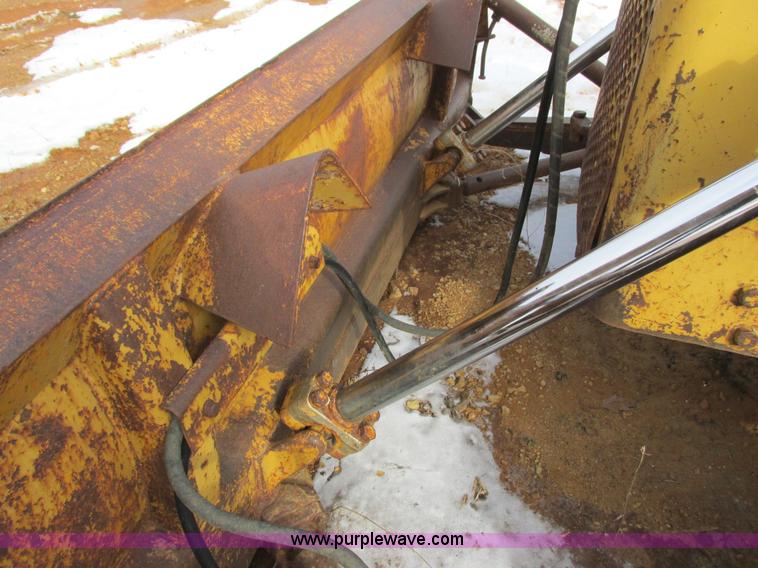 image for item G8792 1974 Caterpillar D5 dozer