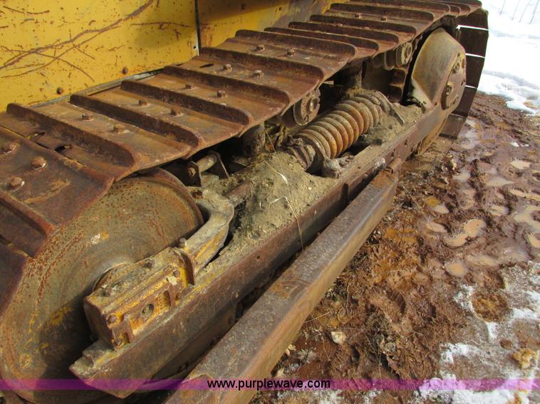 image for item G8792 1974 Caterpillar D5 dozer