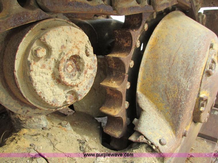 image for item G8792 1974 Caterpillar D5 dozer