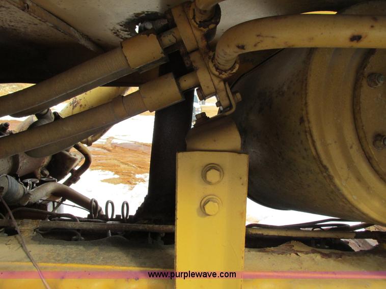 image for item G8792 1974 Caterpillar D5 dozer