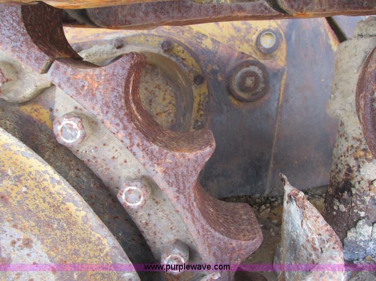 image for item G8792 1974 Caterpillar D5 dozer