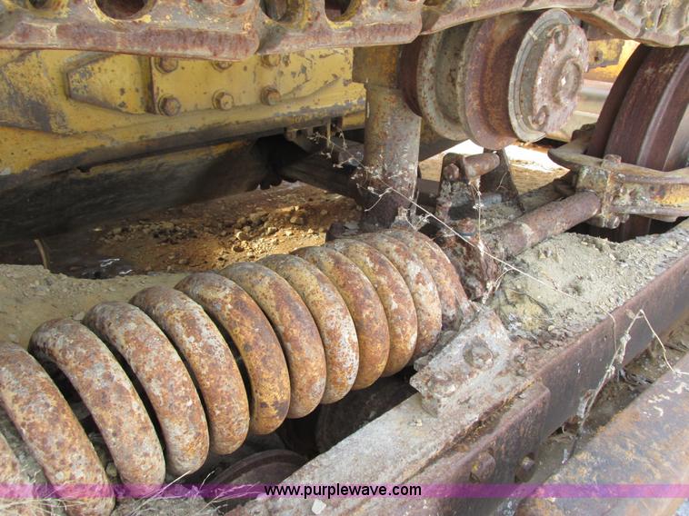 image for item G8792 1974 Caterpillar D5 dozer