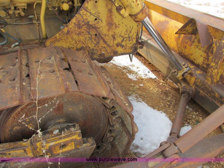image for item G8792 1974 Caterpillar D5 dozer