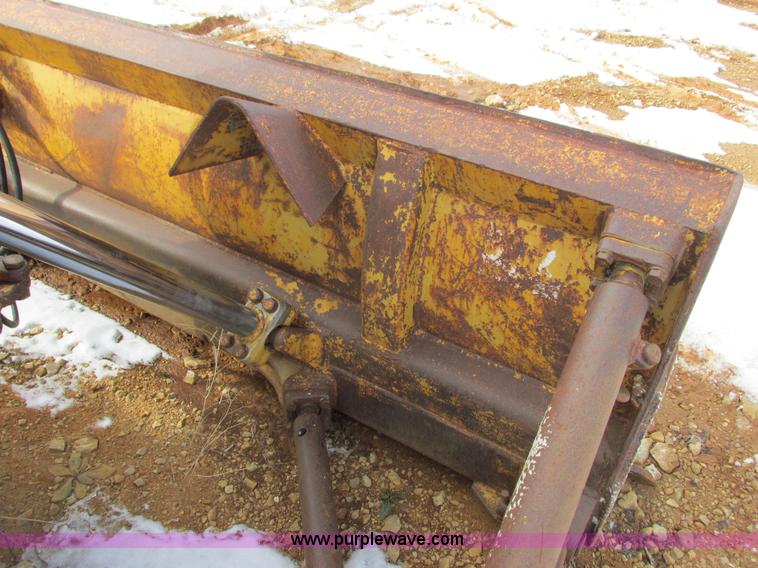 image for item G8792 1974 Caterpillar D5 dozer