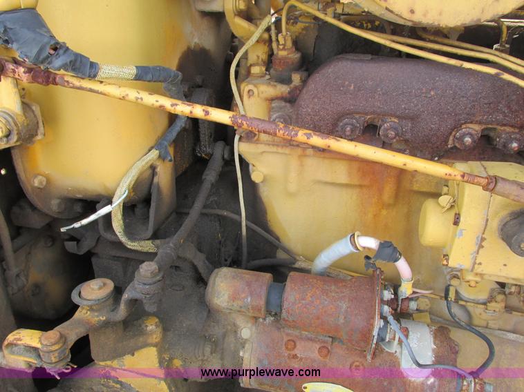 image for item G8792 1974 Caterpillar D5 dozer