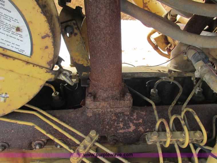 image for item G8792 1974 Caterpillar D5 dozer