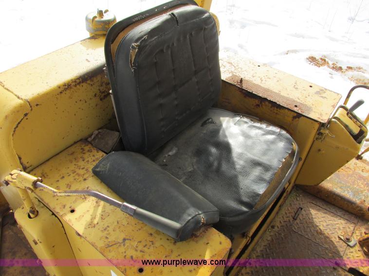 image for item G8792 1974 Caterpillar D5 dozer