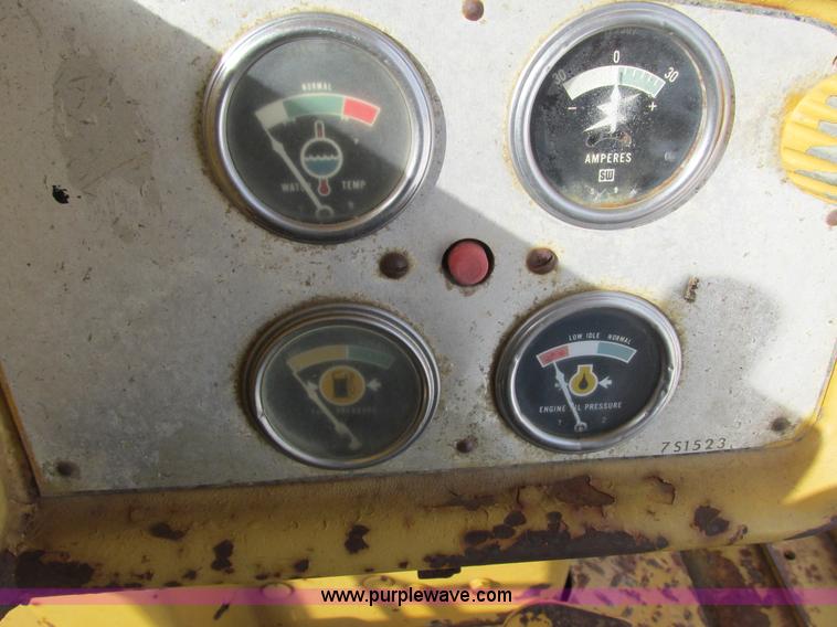 image for item G8792 1974 Caterpillar D5 dozer