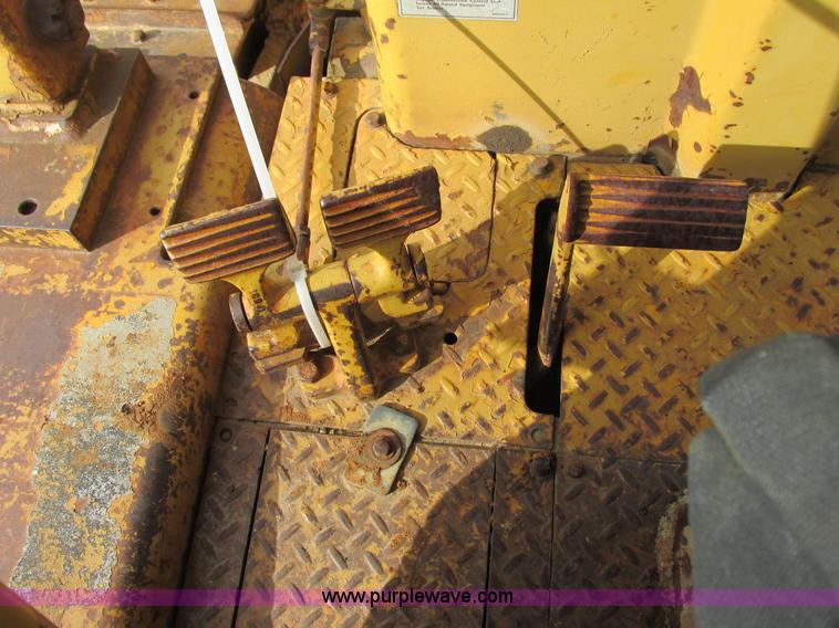 image for item G8792 1974 Caterpillar D5 dozer