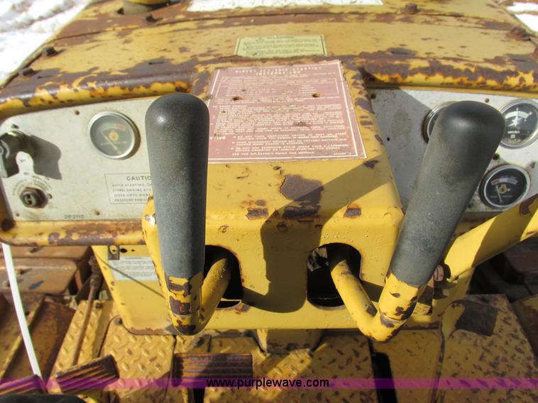 image for item G8792 1974 Caterpillar D5 dozer