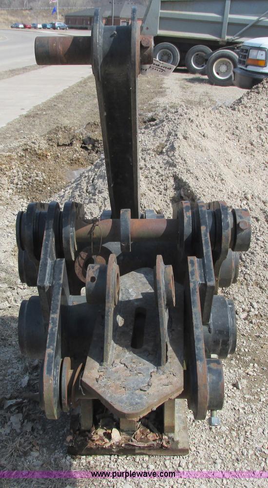 image for item G8795 2003 Demac ML802D concrete pulverizer