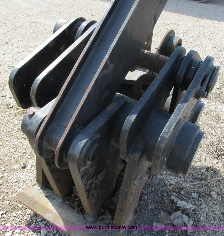 image for item G8795 2003 Demac ML802D concrete pulverizer