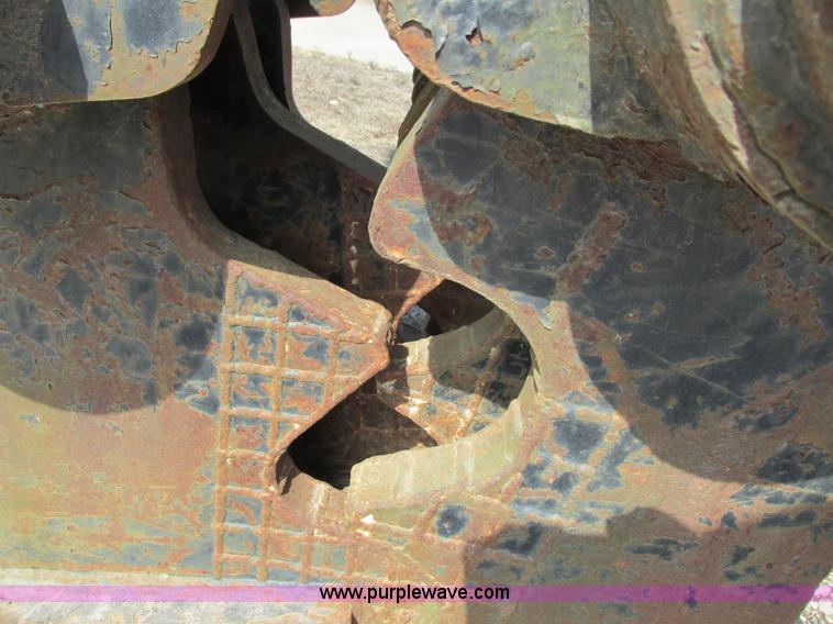 image for item G8795 2003 Demac ML802D concrete pulverizer