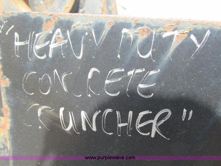 image for item G8795 2003 Demac ML802D concrete pulverizer