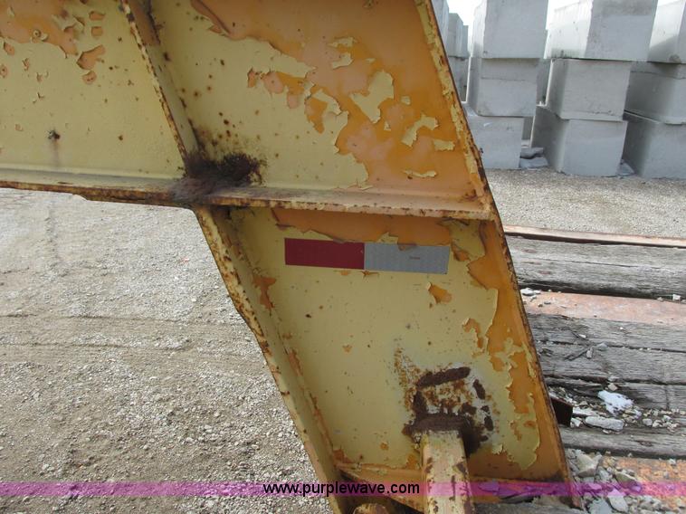 image for item G8796 1979 Hyster lowboy trailer