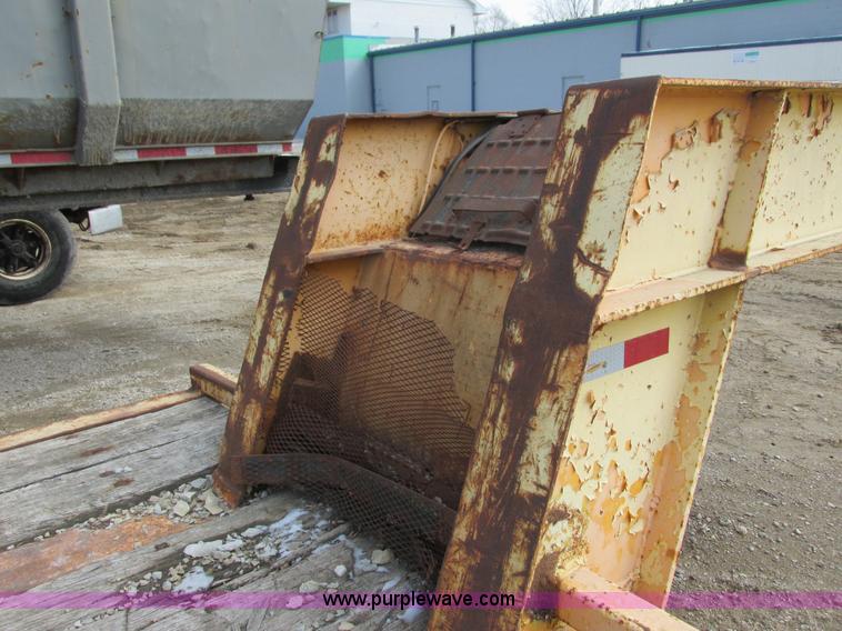 image for item G8796 1979 Hyster lowboy trailer