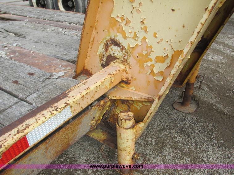 image for item G8796 1979 Hyster lowboy trailer